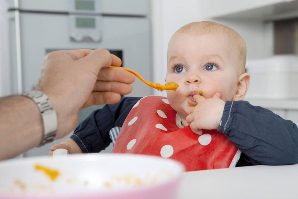 早产儿四个月添加辅食，营养与成长的双重保障